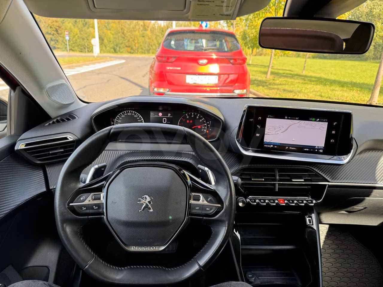 Peugeot 208 фото 9