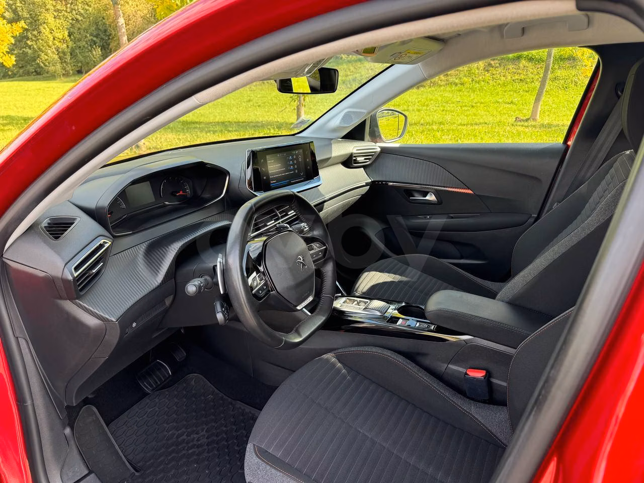 Peugeot 208 фото 10