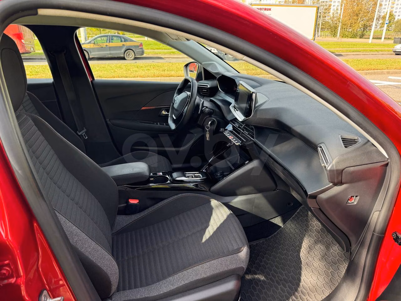Peugeot 208 фото 11