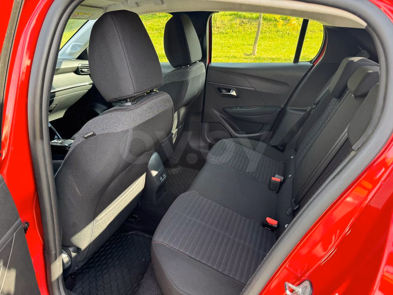 Peugeot 208 фото 14