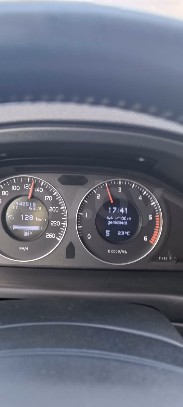 Volvo V70 фото 16