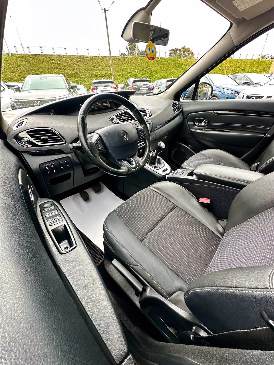 Renault Scenic фото 10