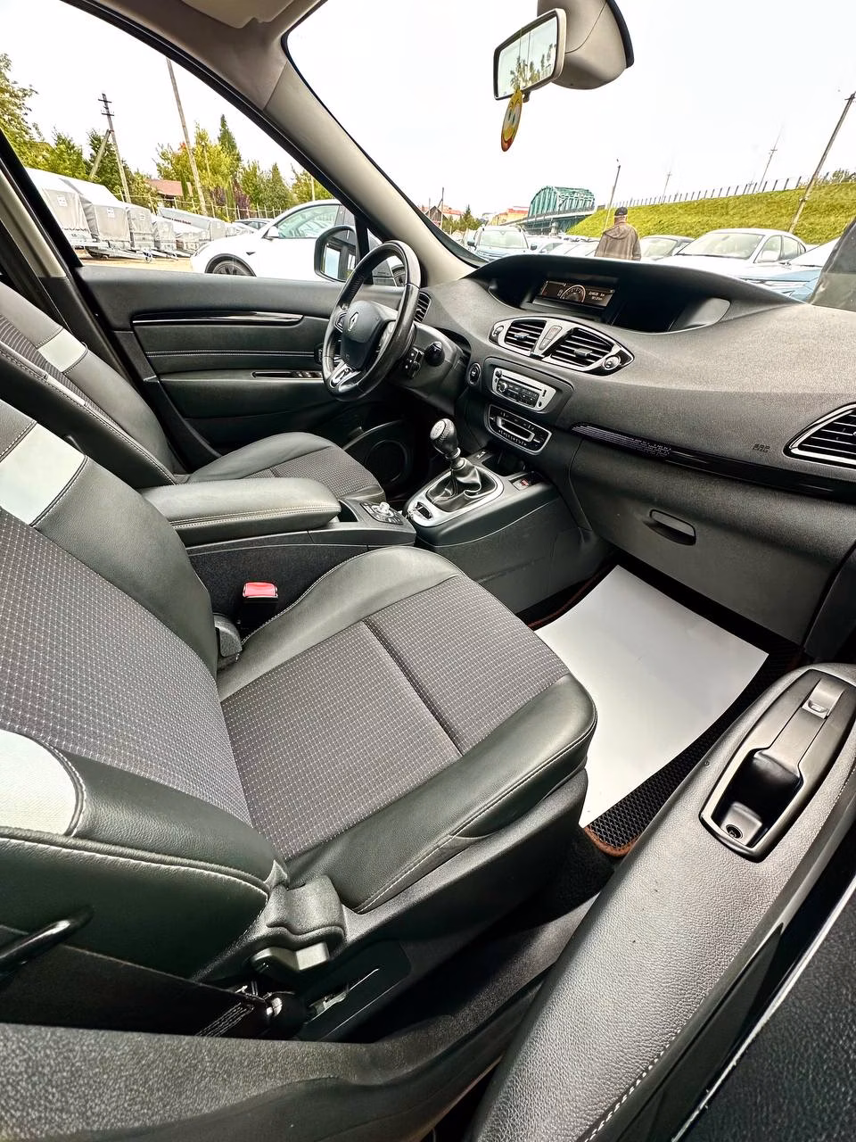 Renault Scenic фото 11