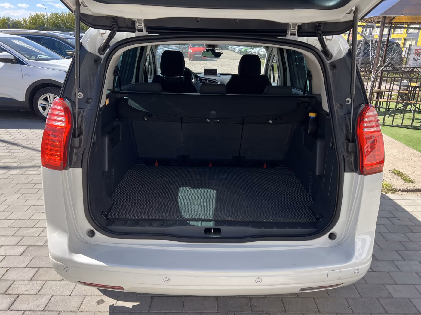 Peugeot 5008 фото 12
