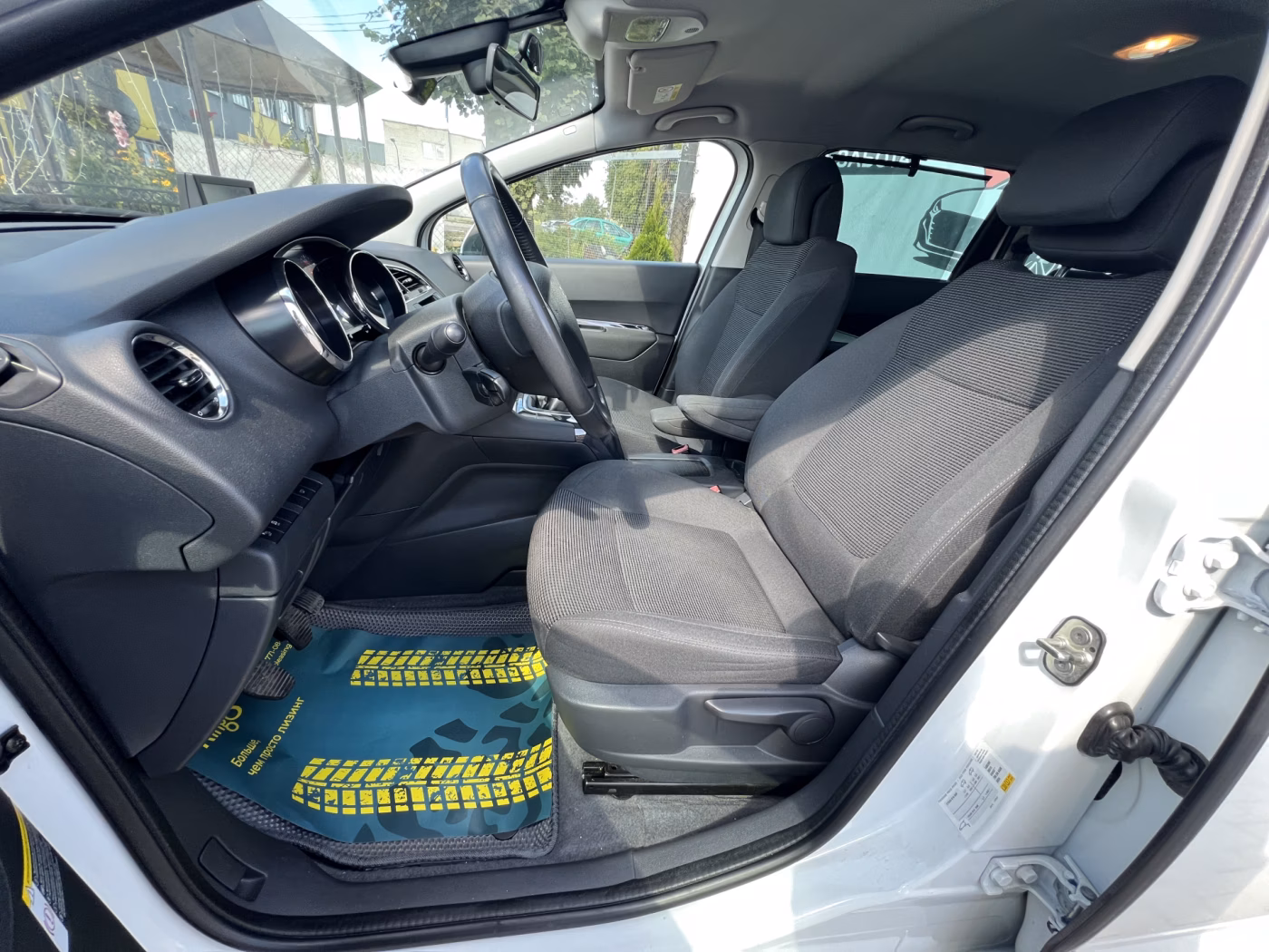 Peugeot 5008 фото 13