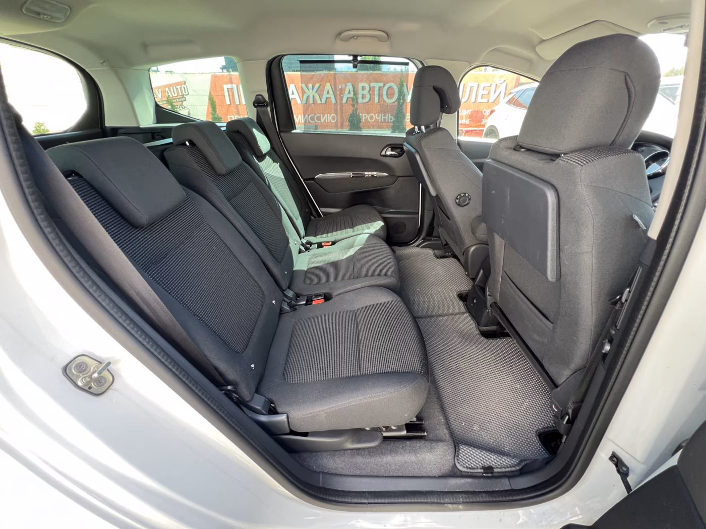 Peugeot 5008 фото 18