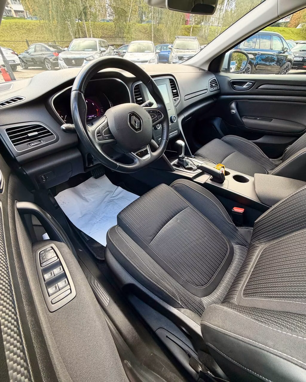Renault Megane фото 10