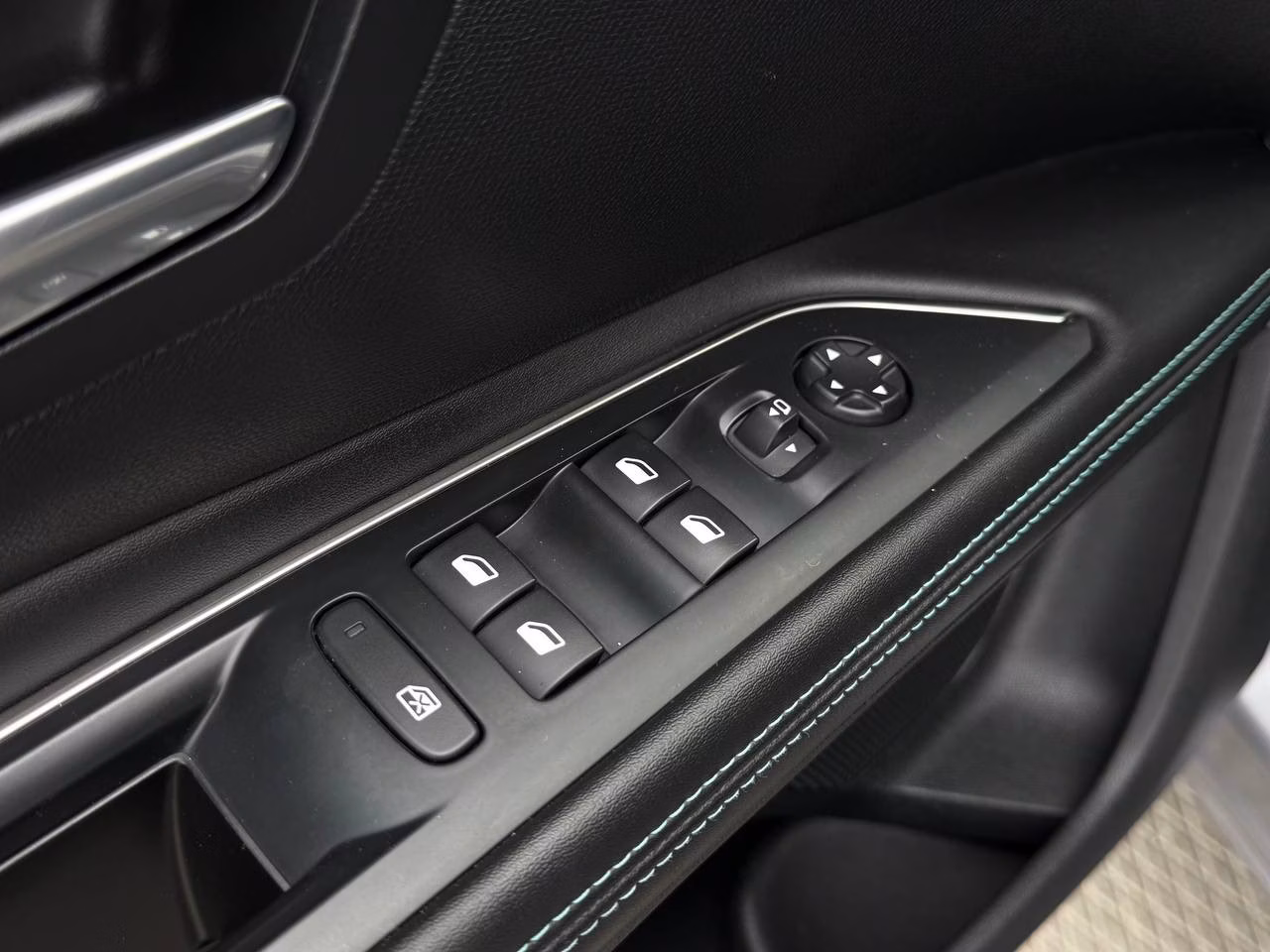 Peugeot 5008 фото 9