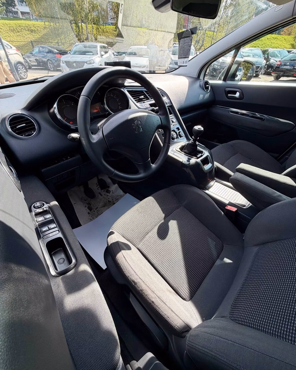 Peugeot 5008 фото 10