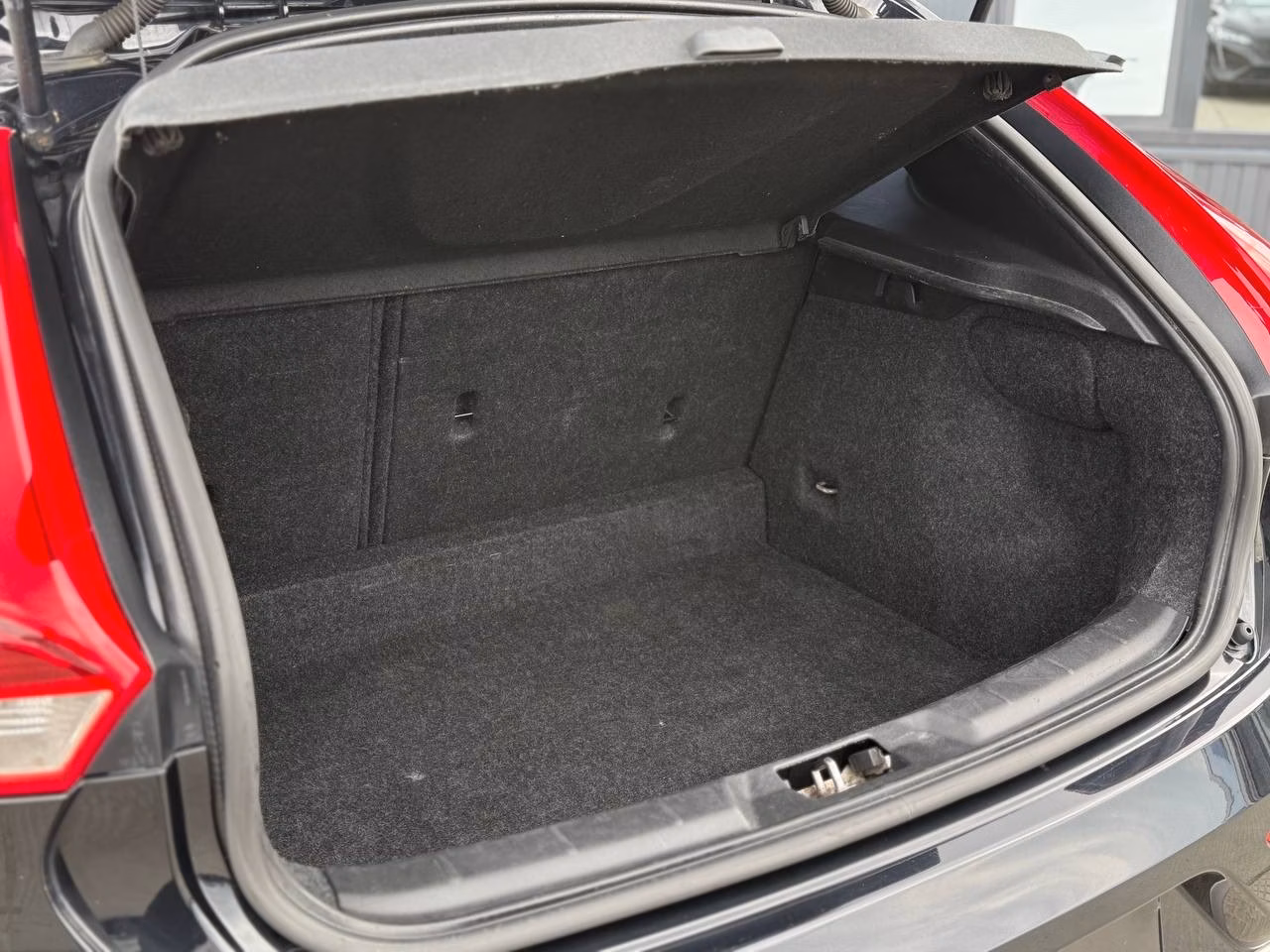 Volvo V40 фото 15