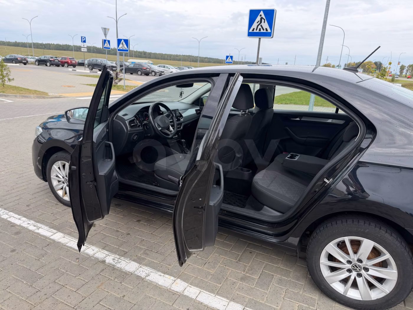 Volkswagen Polo Sedan фото 9