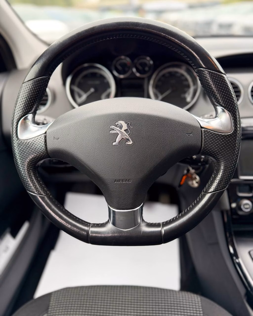 Peugeot 408 фото 13