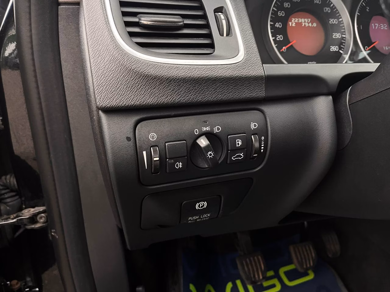 Volvo V60 фото 11