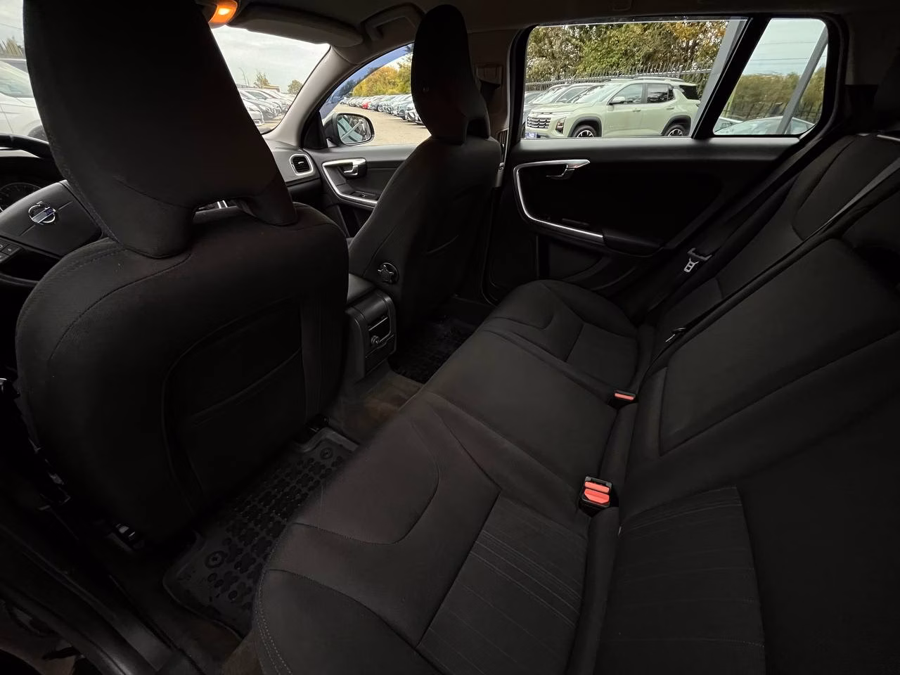 Volvo V60 фото 17