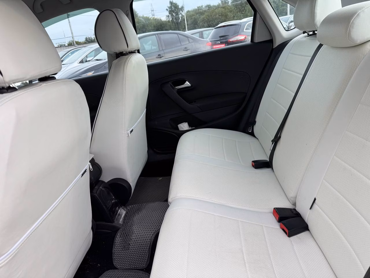 Volkswagen Polo Sedan фото 14