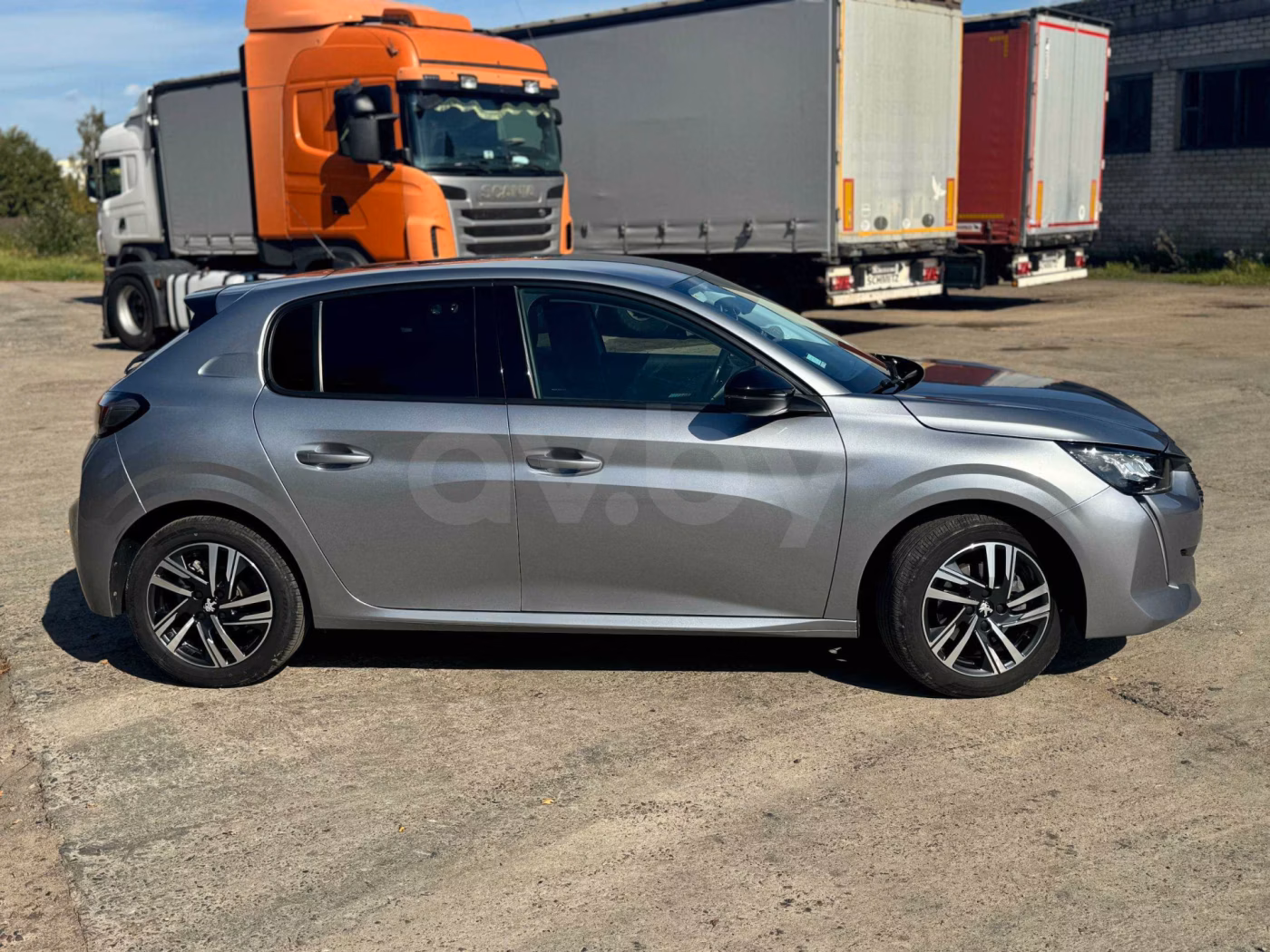 Peugeot 208 фото 2