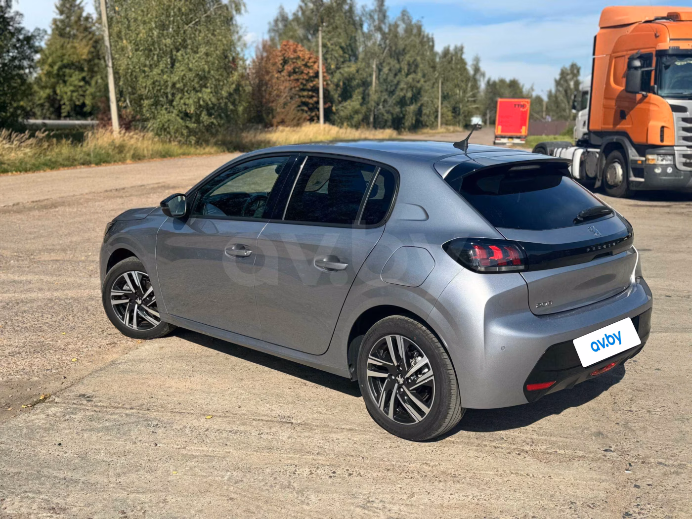 Peugeot 208 фото 7