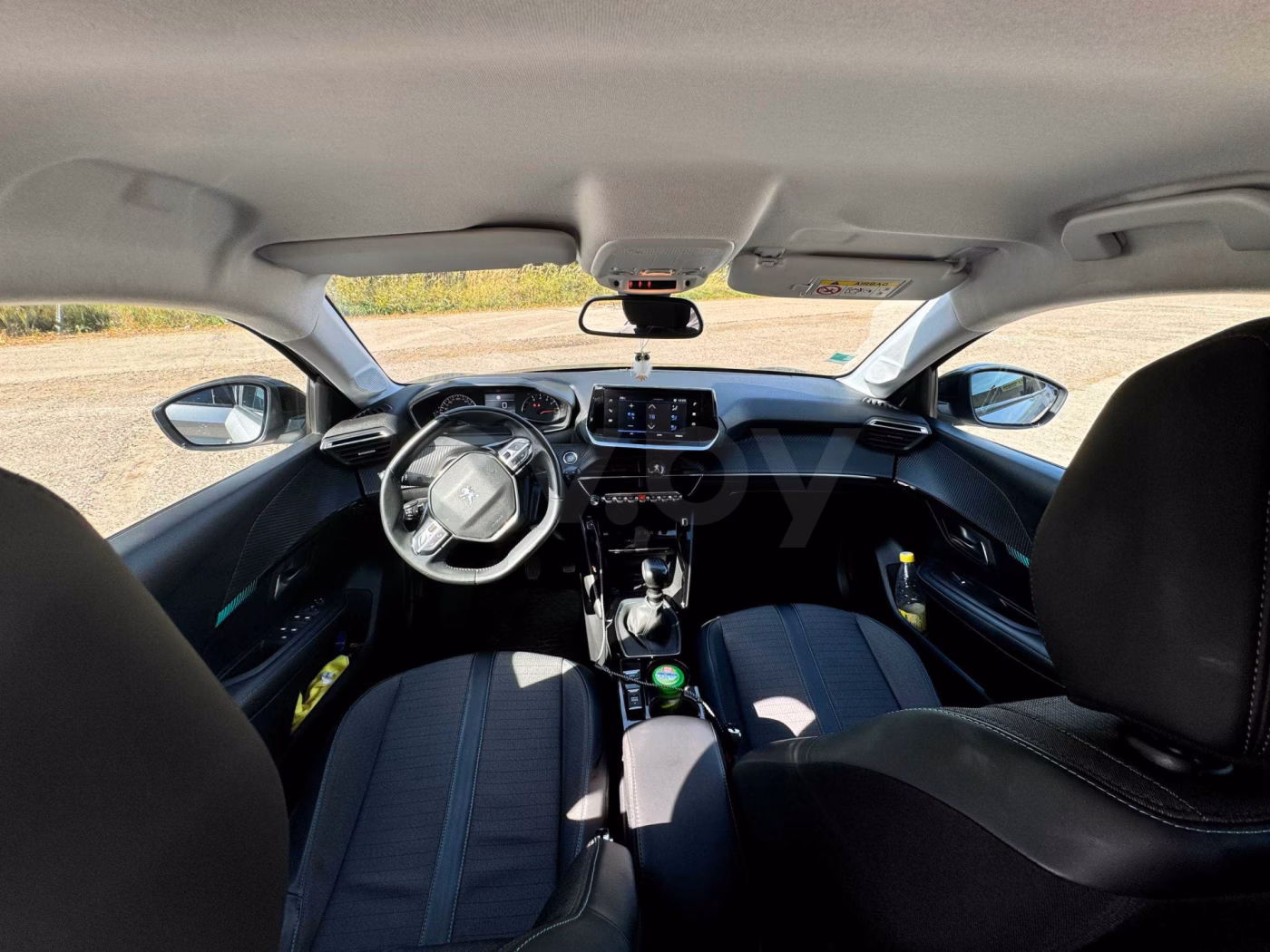 Peugeot 208 фото 13