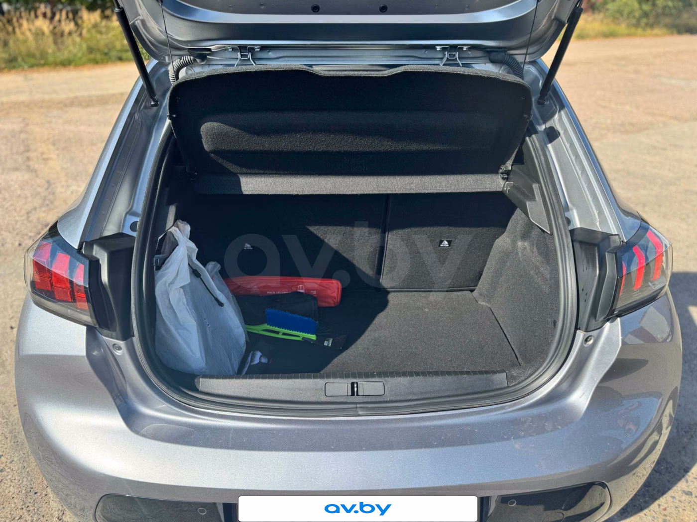 Peugeot 208 фото 19