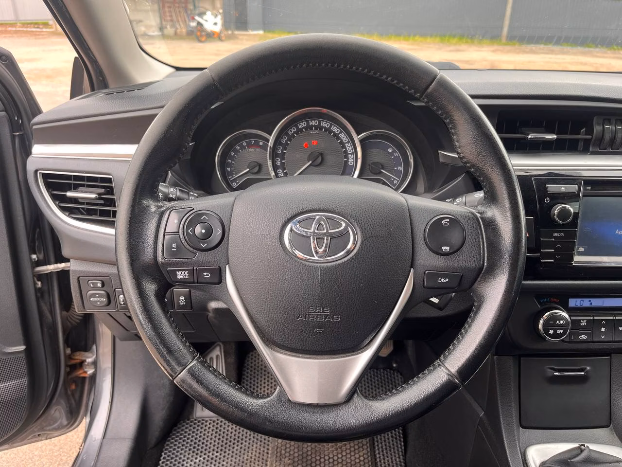 Toyota Corolla фото 13