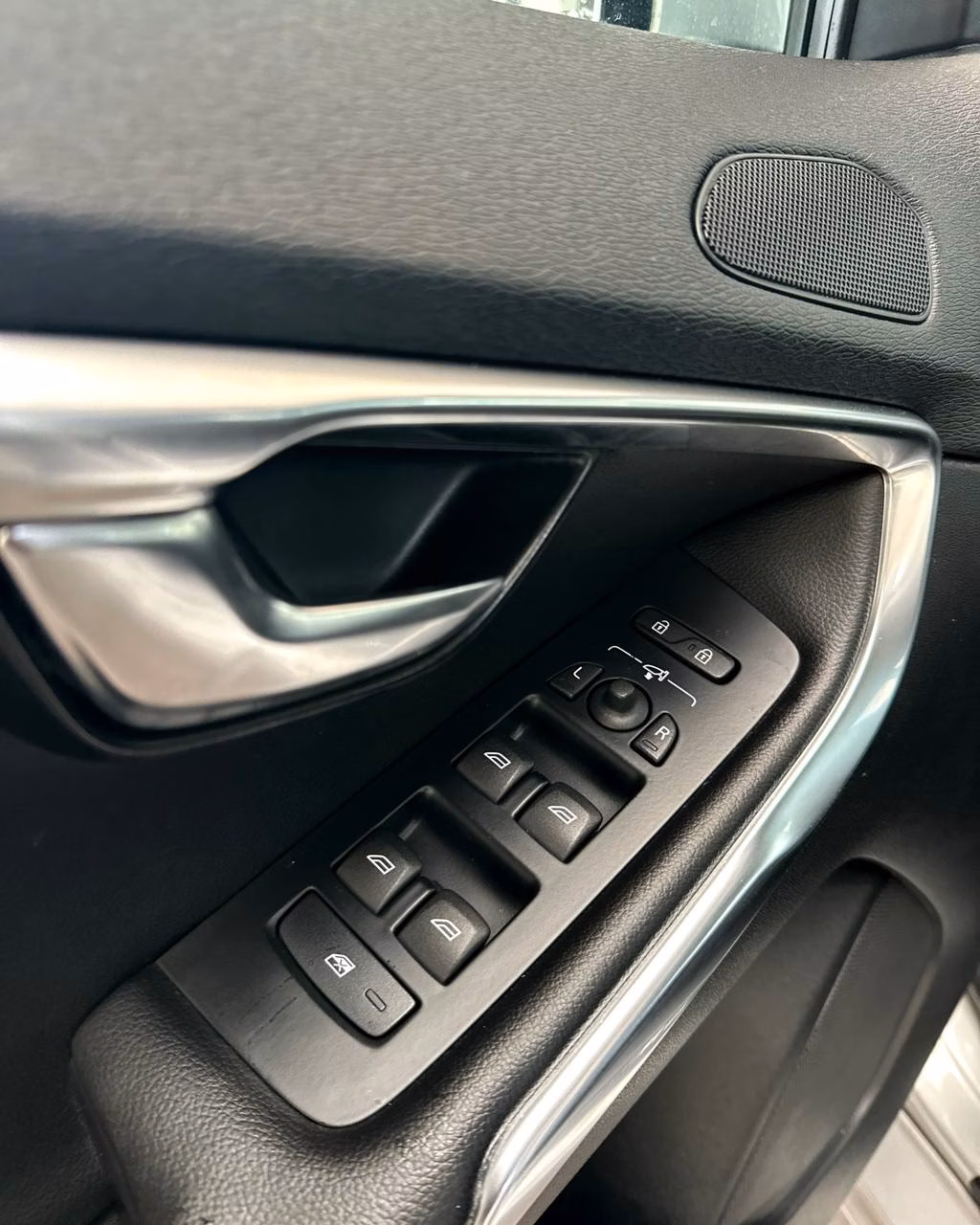 Volvo V40 фото 9