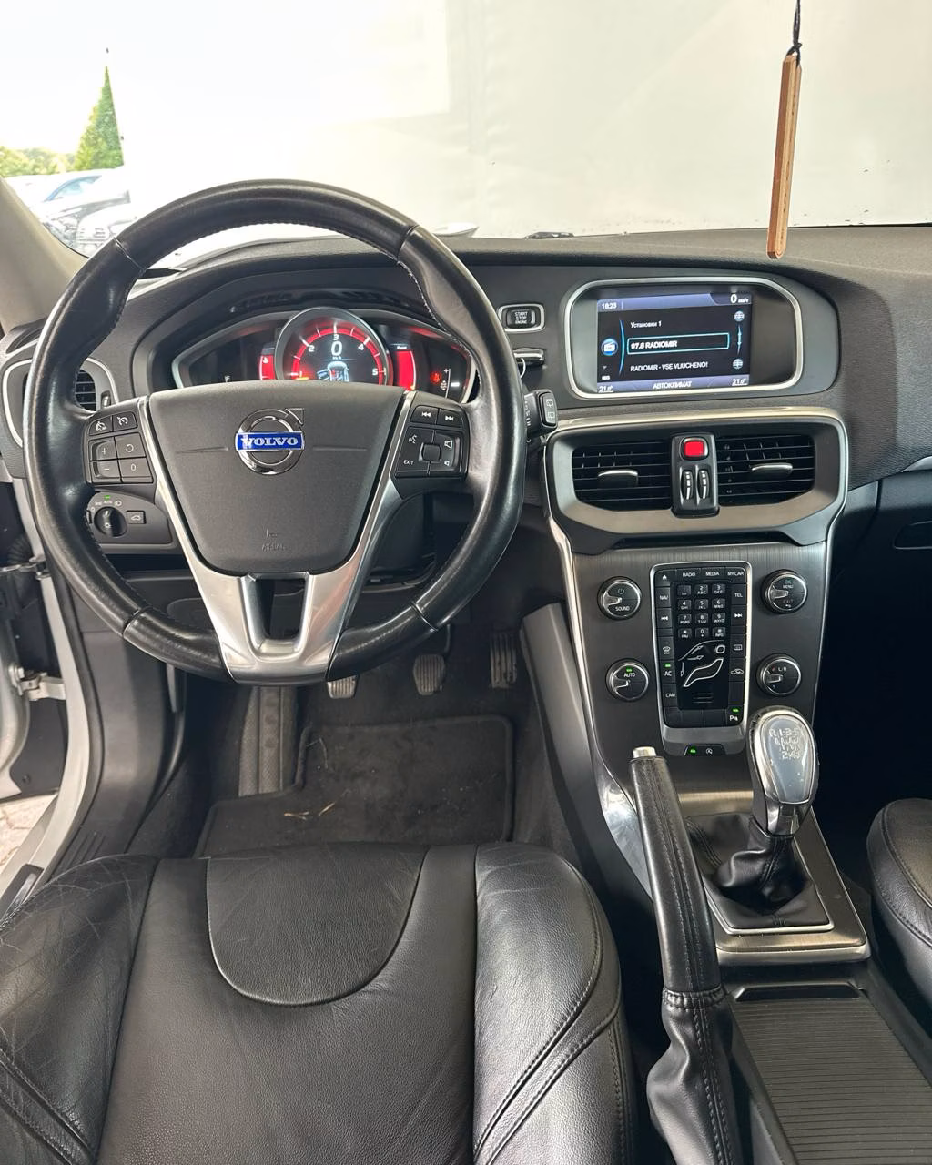 Volvo V40 фото 12