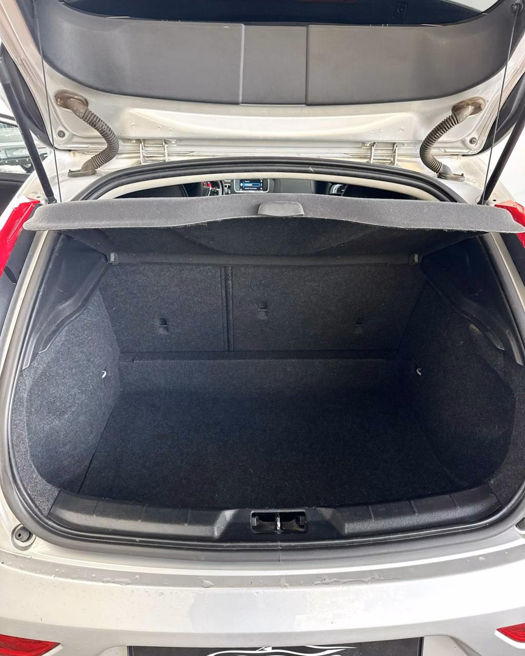 Volvo V40 фото 15