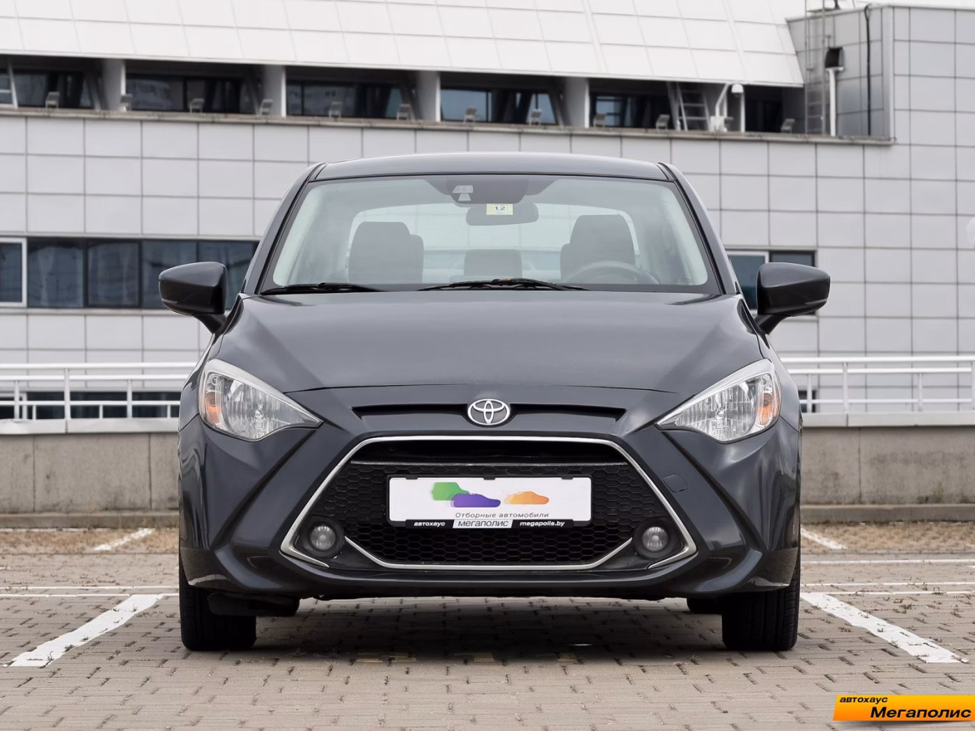 Toyota Yaris фото 2