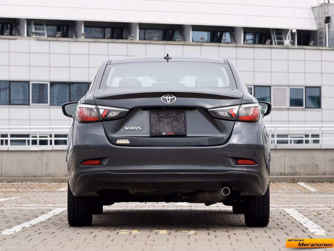 Toyota Yaris фото 4
