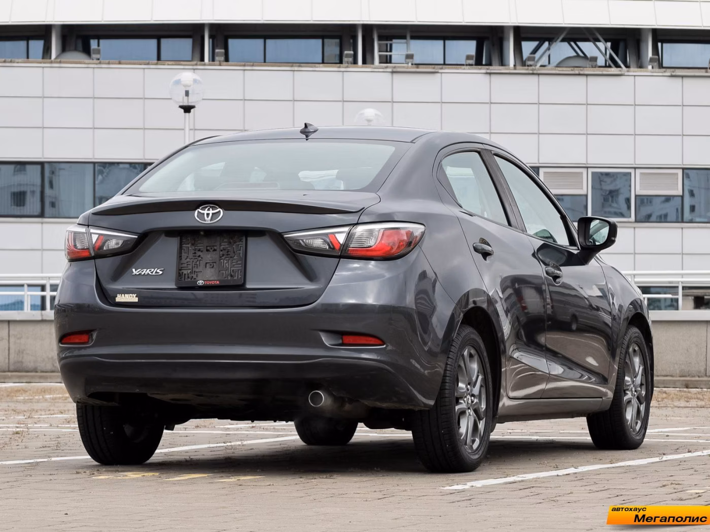 Toyota Yaris фото 5
