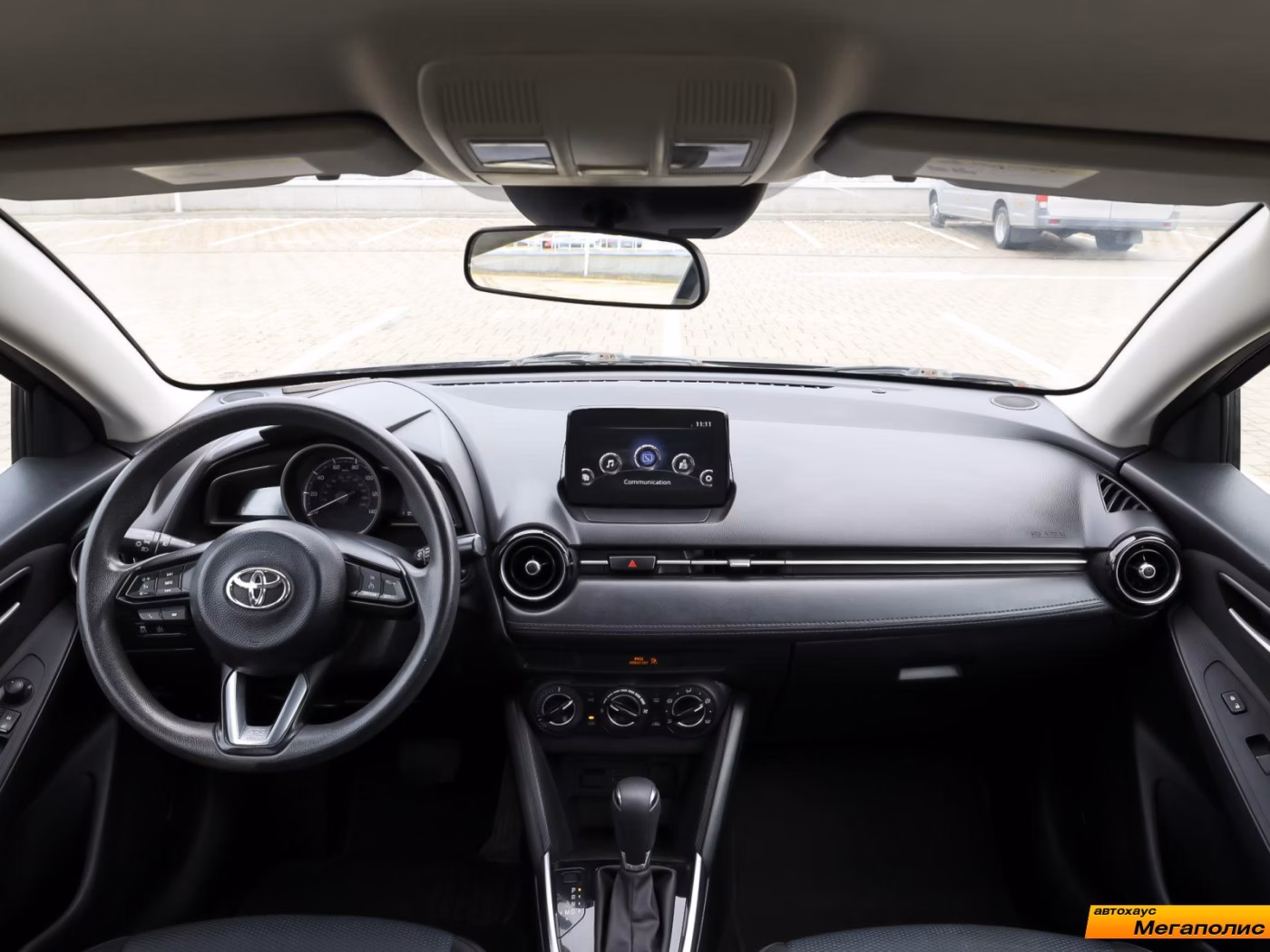 Toyota Yaris фото 6