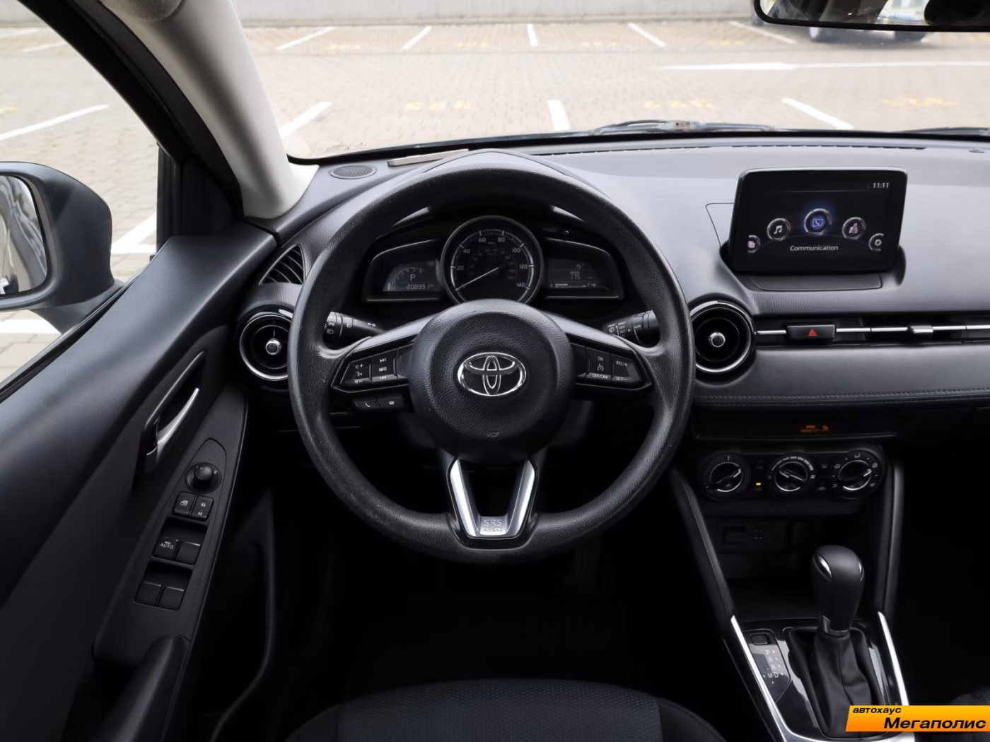 Toyota Yaris фото 11
