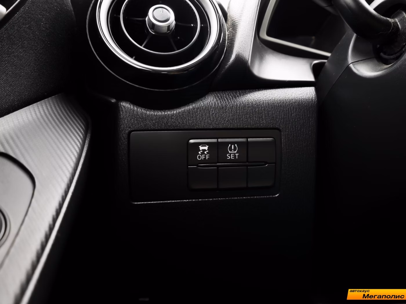 Toyota Yaris фото 13