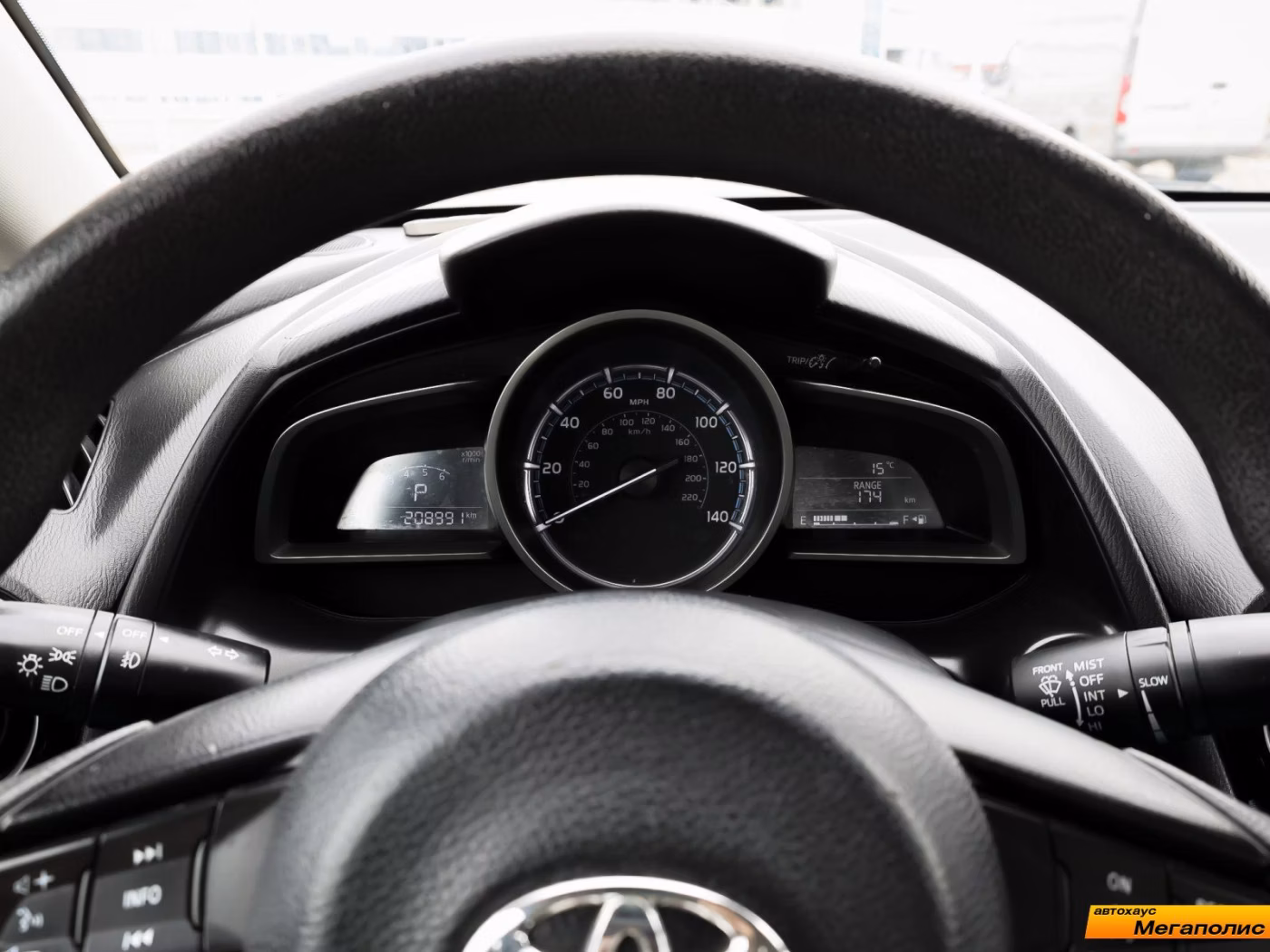 Toyota Yaris фото 18