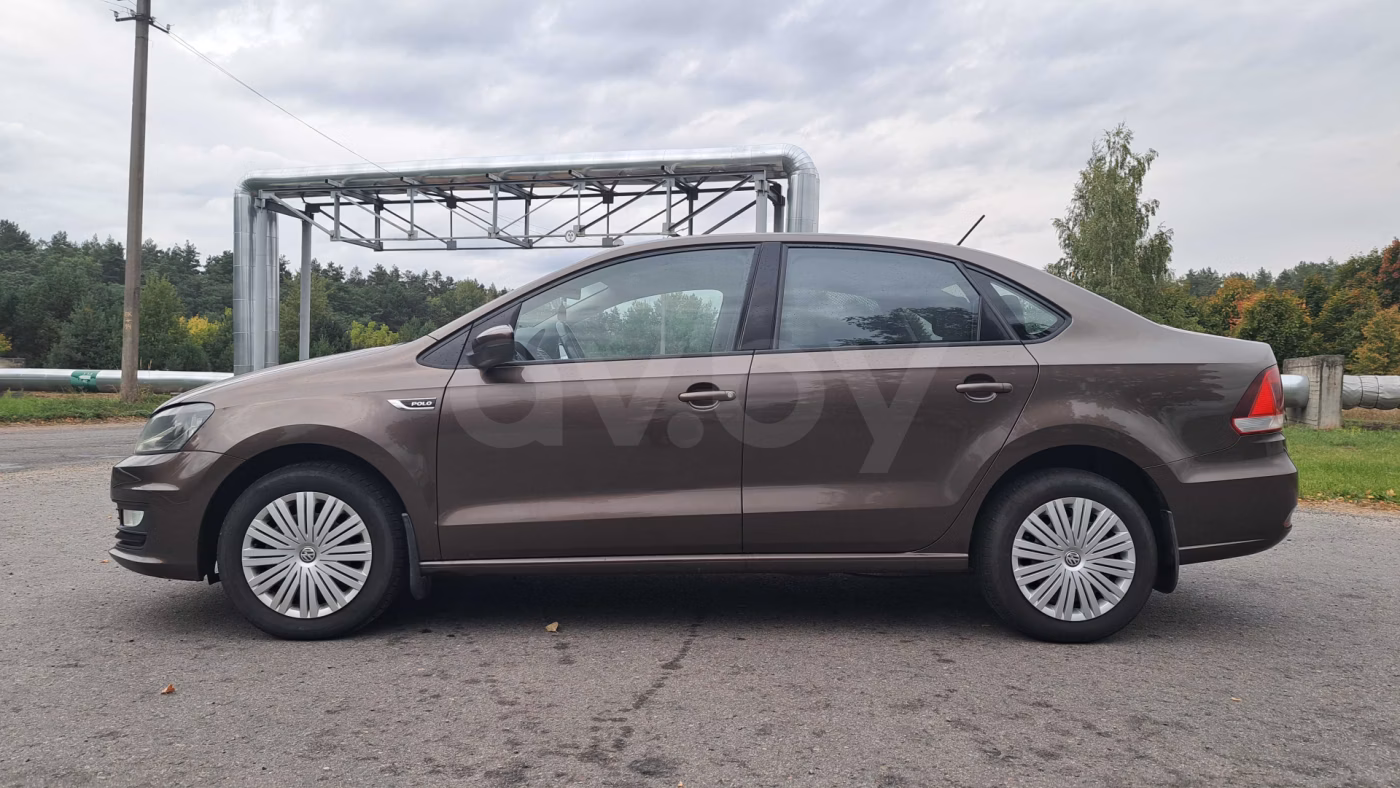 Volkswagen Polo Sedan фото 2