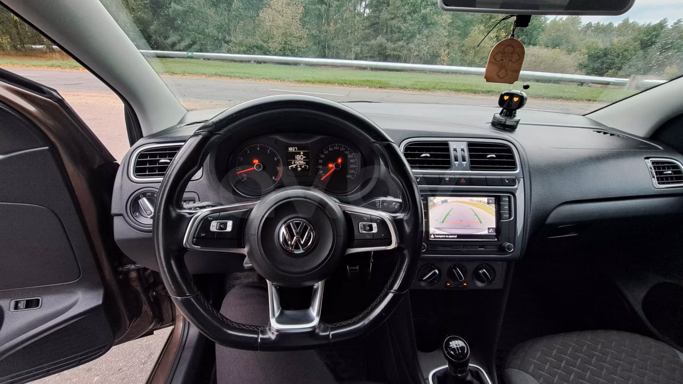 Volkswagen Polo Sedan фото 13