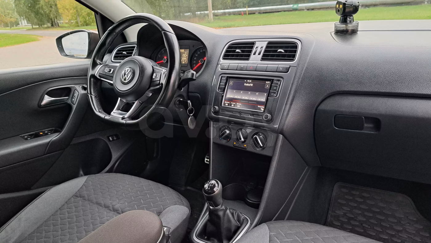 Volkswagen Polo Sedan фото 14