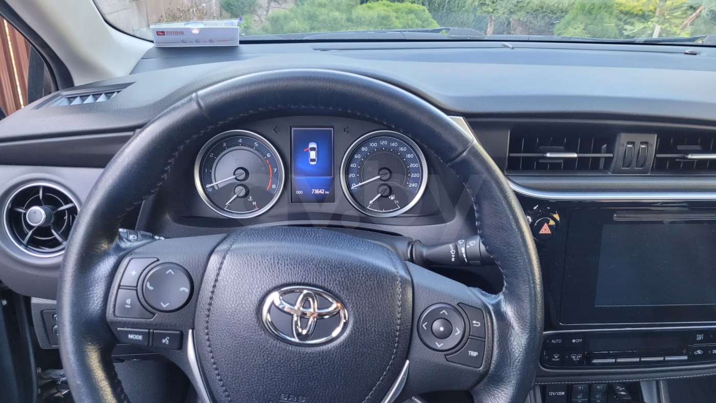 Toyota Corolla фото 8