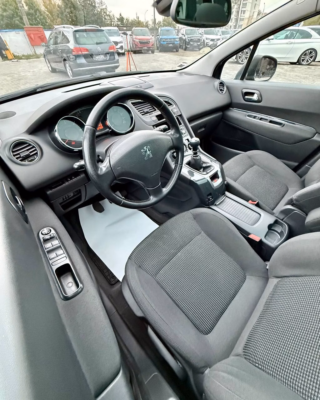 Peugeot 5008 фото 9