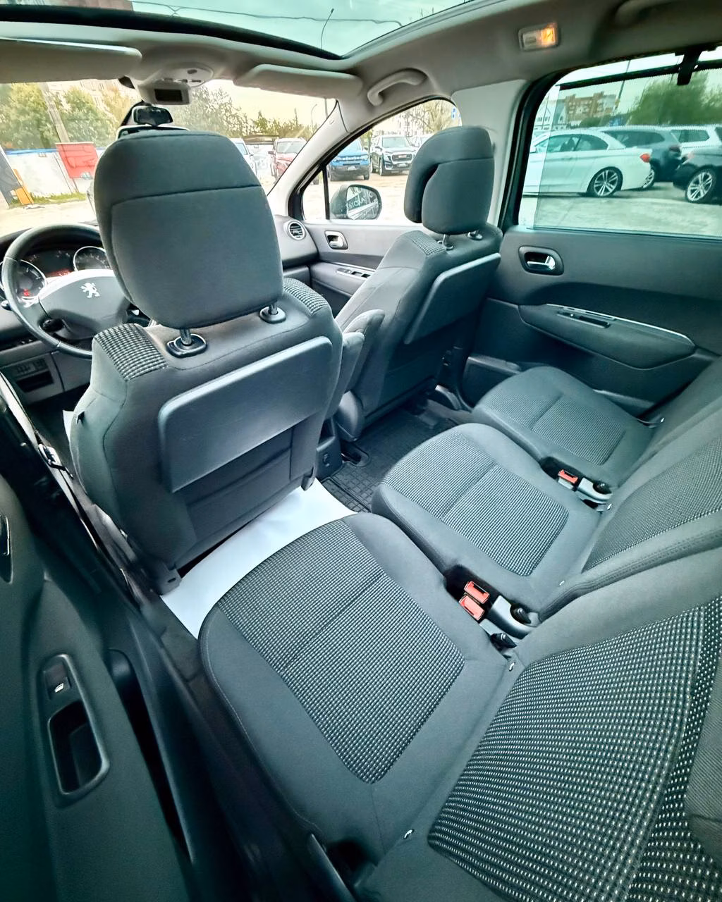 Peugeot 5008 фото 11