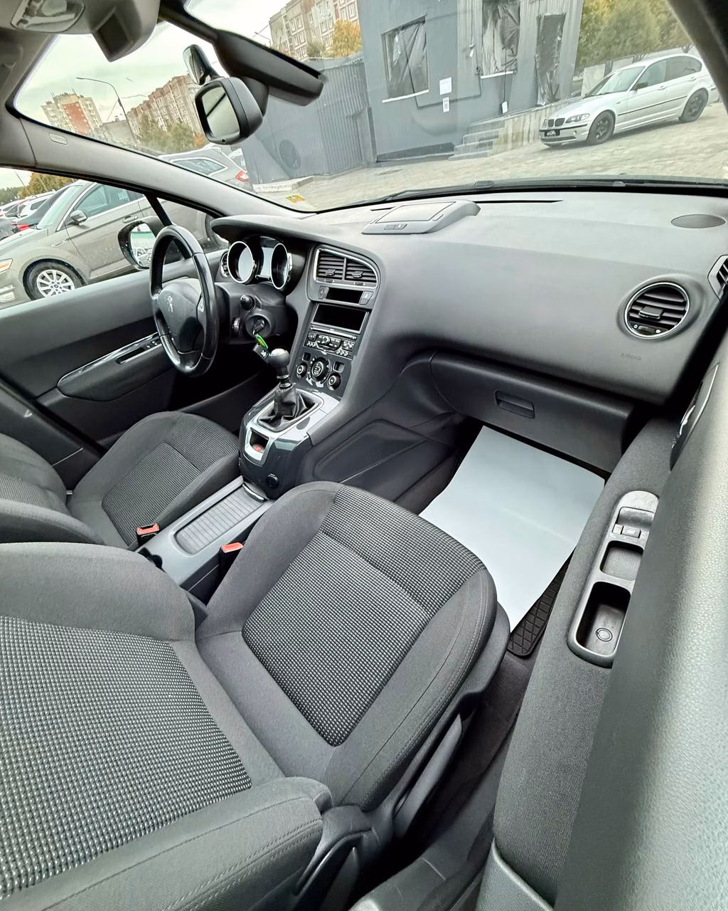 Peugeot 5008 фото 12