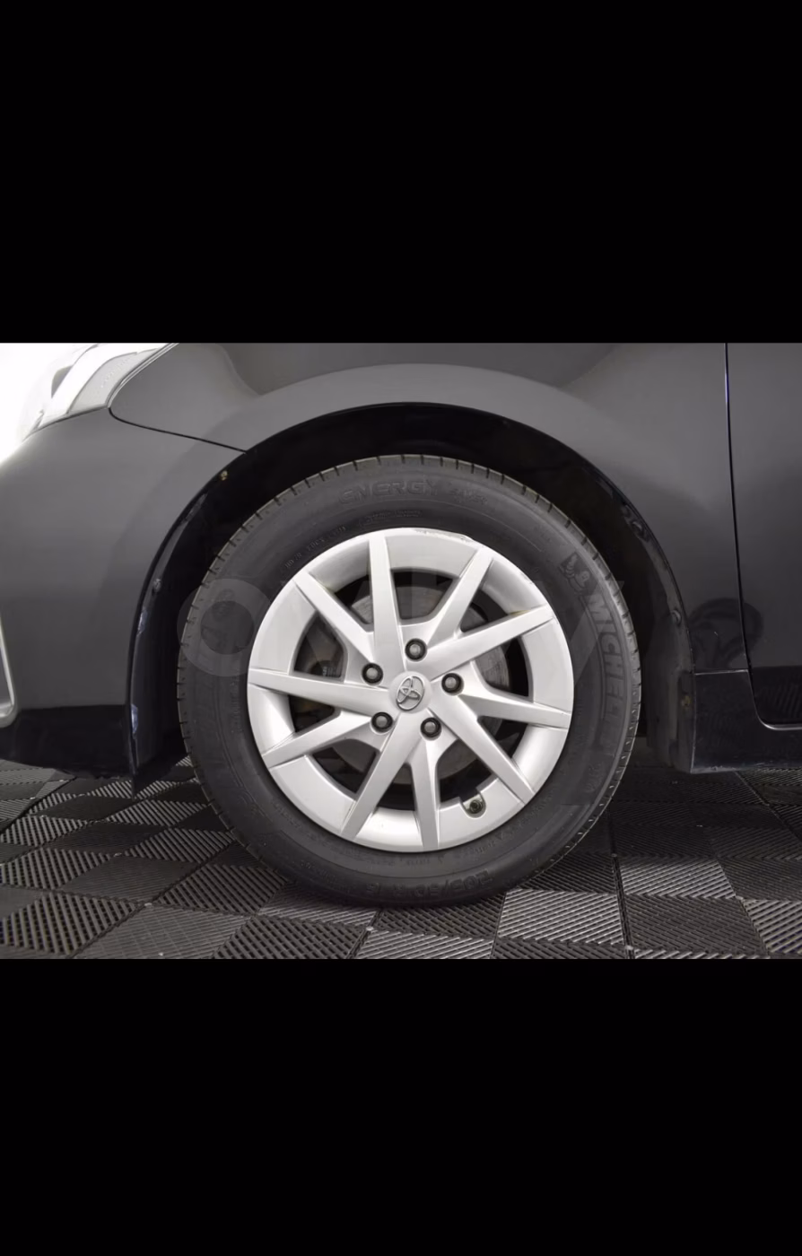Toyota Prius V(+) фото 5