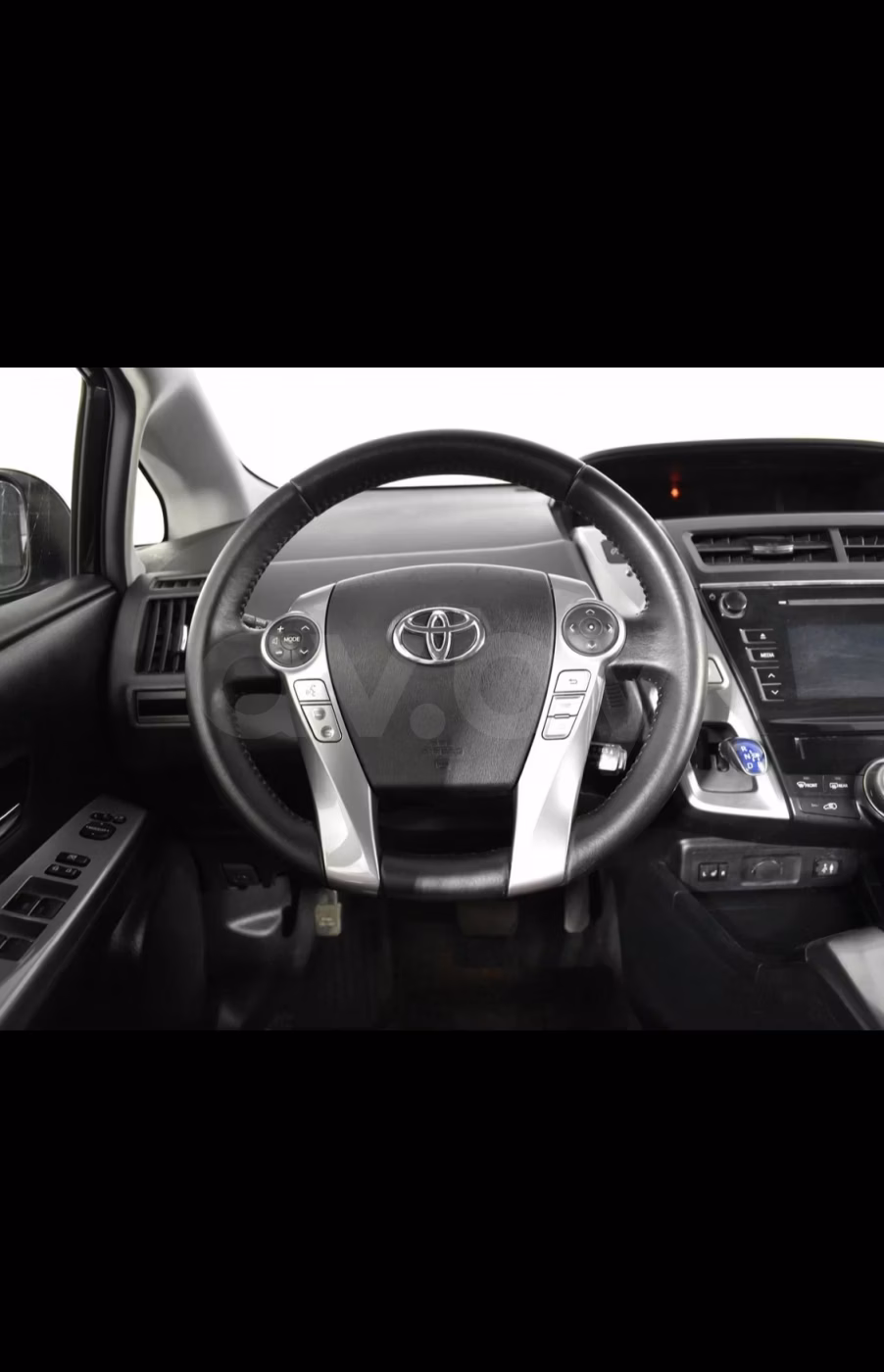 Toyota Prius V(+) фото 9