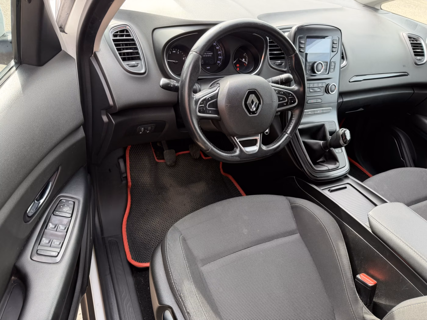 Renault Grand Scenic фото 9