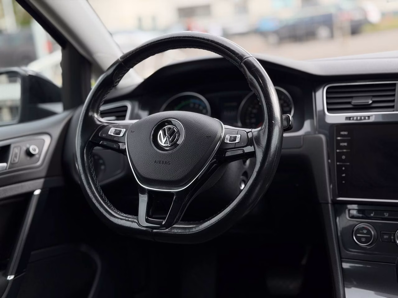 Volkswagen e-Golf фото 9