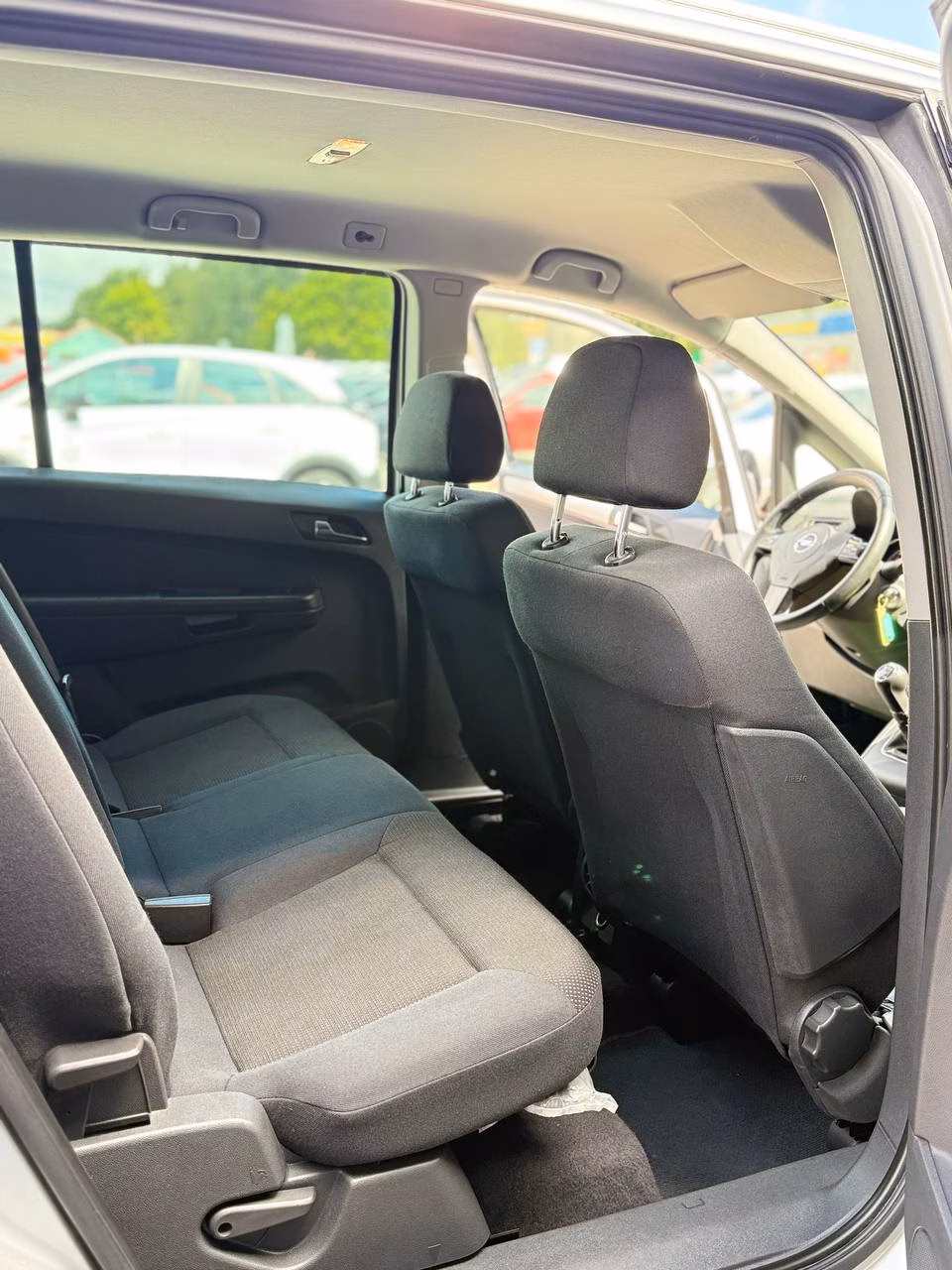 Opel Zafira фото 9