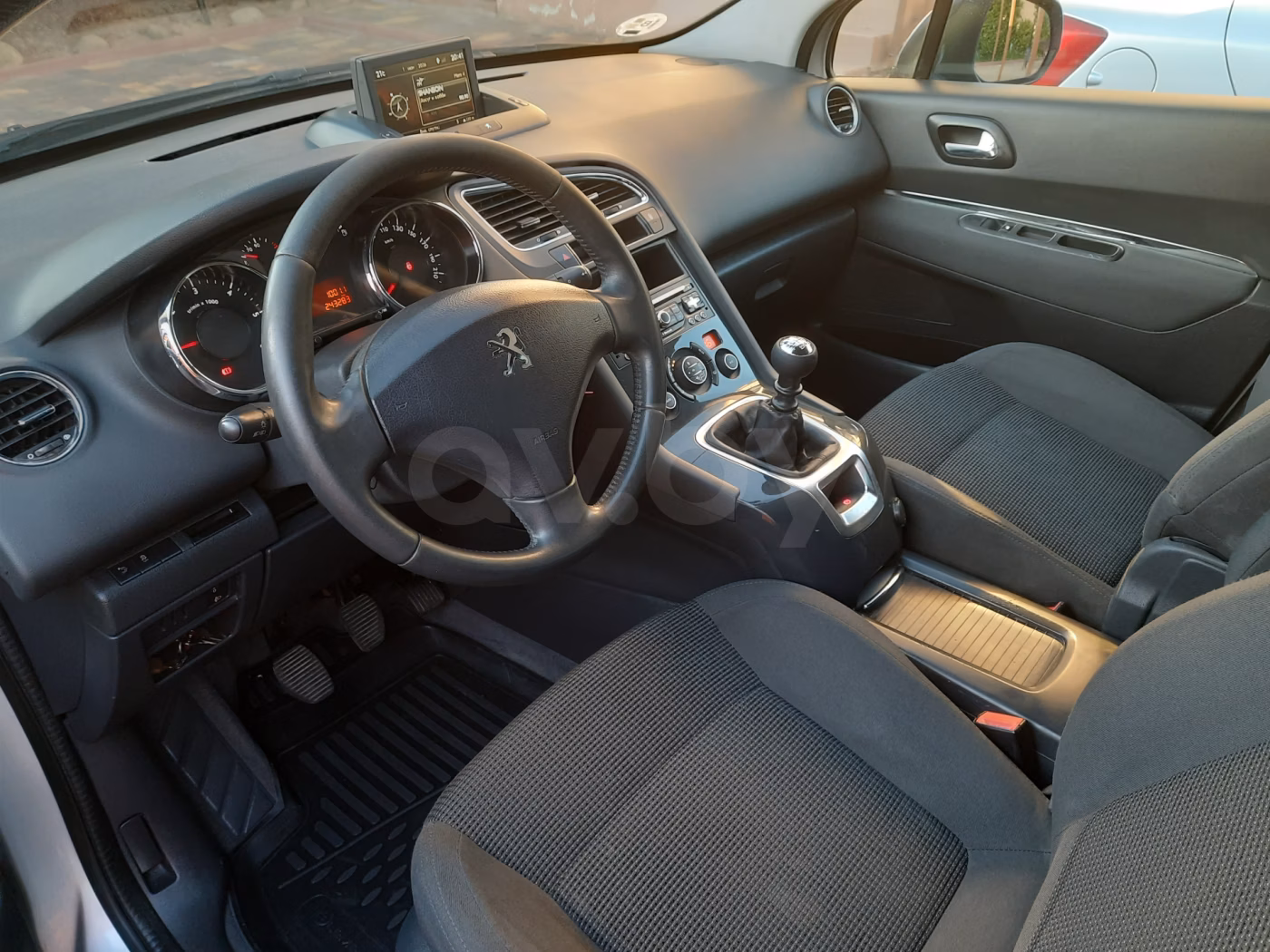 Peugeot 5008 фото 8