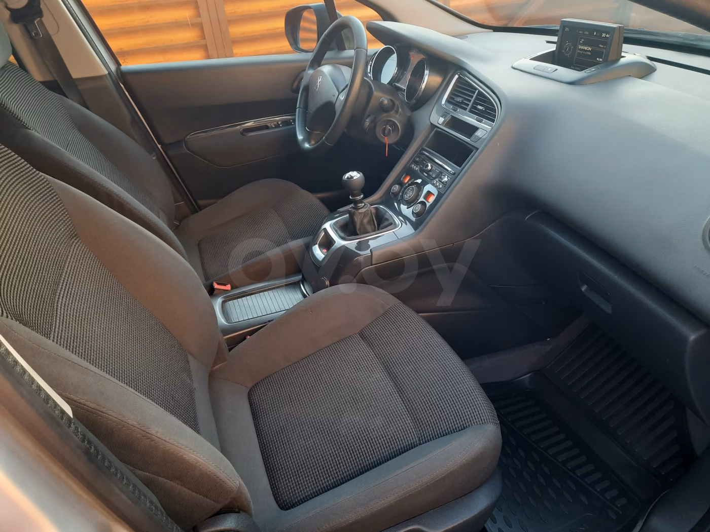 Peugeot 5008 фото 10