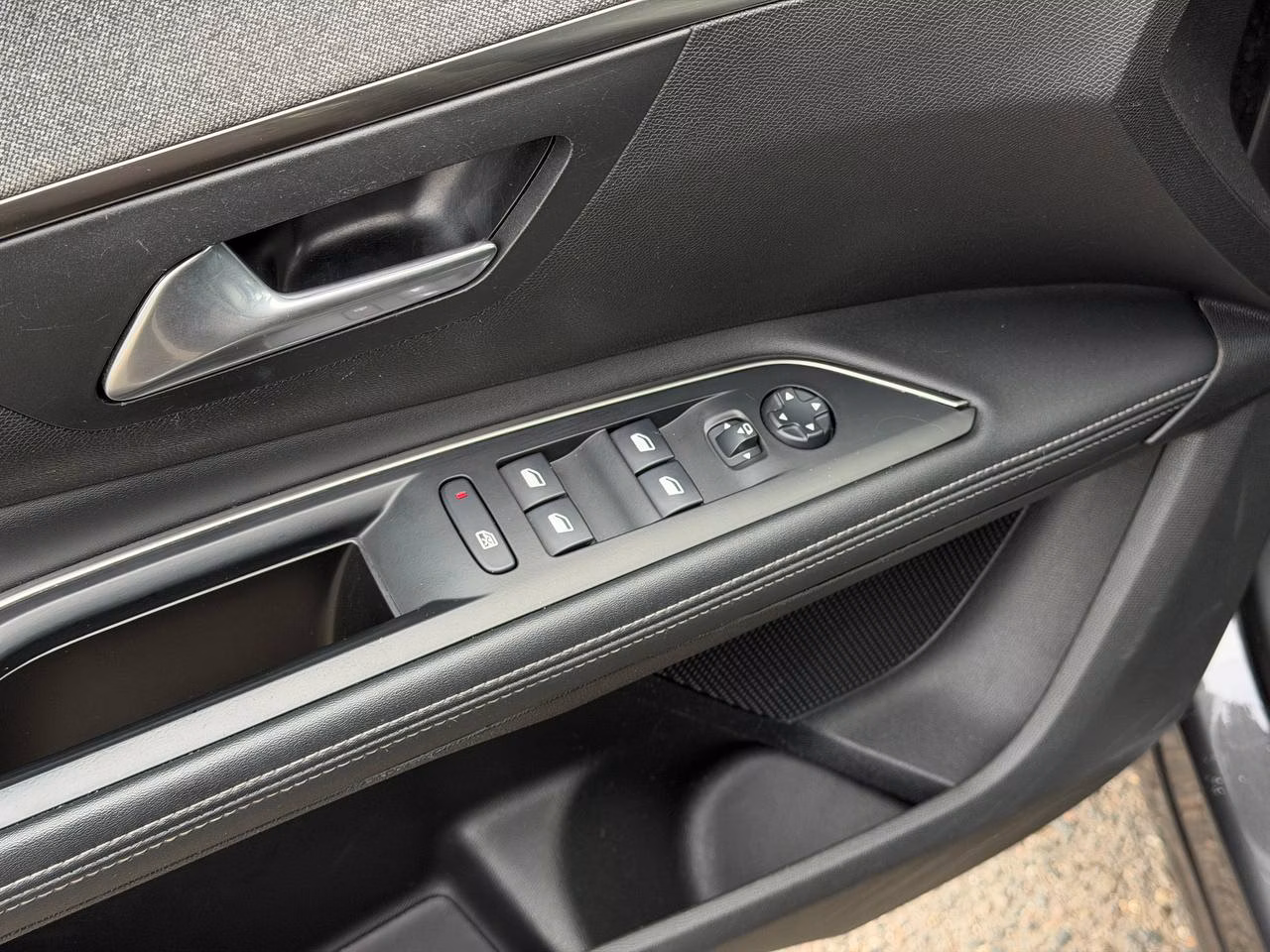 Peugeot 5008 фото 17