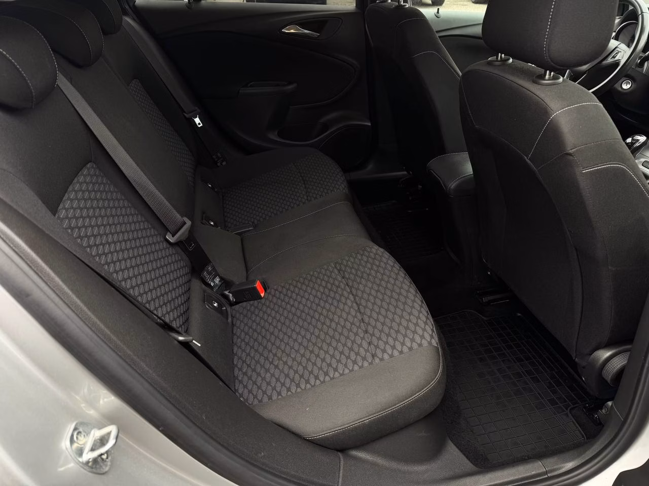 Opel Astra фото 17